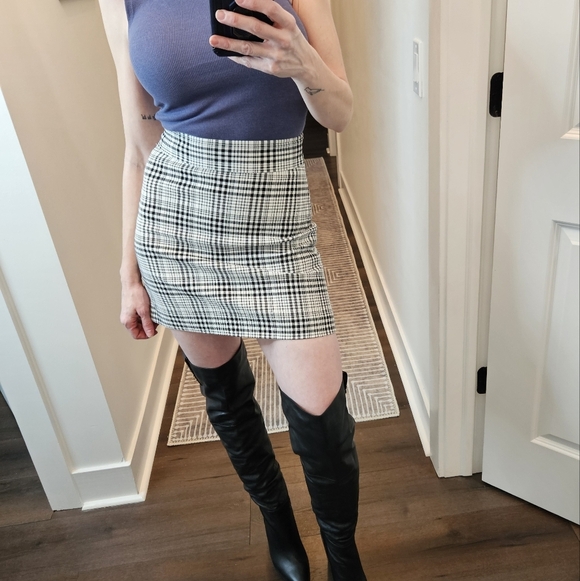 Theory Plaid Mini Skirt - SIZE 0 - Picture 5 of 13